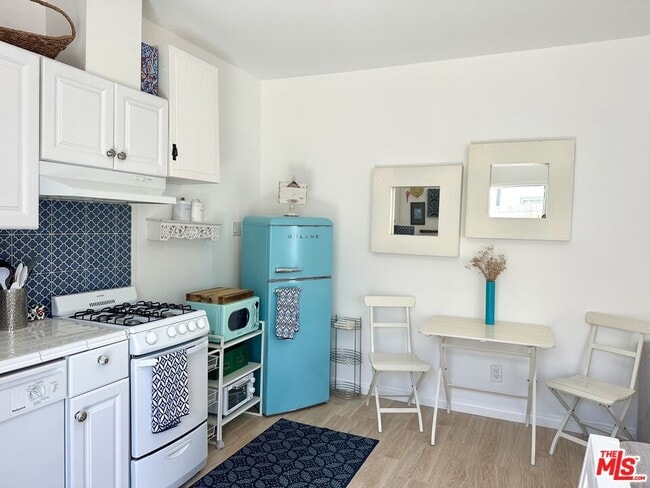 Photo - 1210 1/2 S Stanley Ave