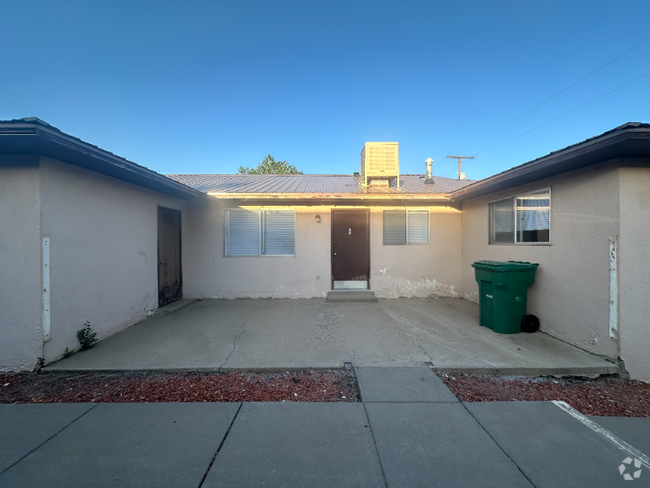Building Photo - 2805 E 22nd St Unit B Rental