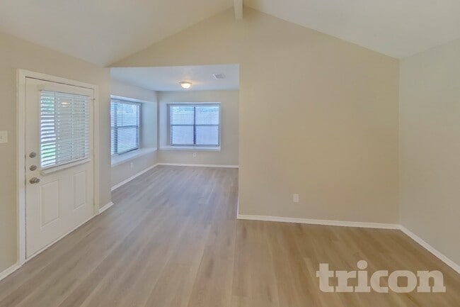 Photo - 711 Darnel Ln