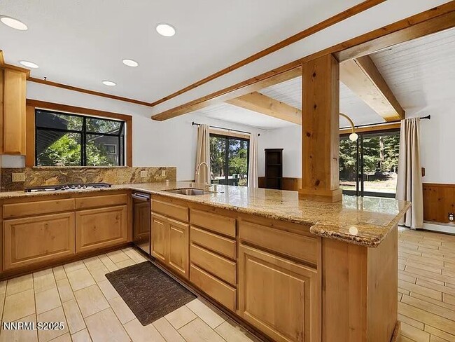 Photo - 445 Country Club Dr