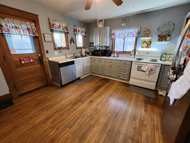 Photo - 410 S Parker Dr