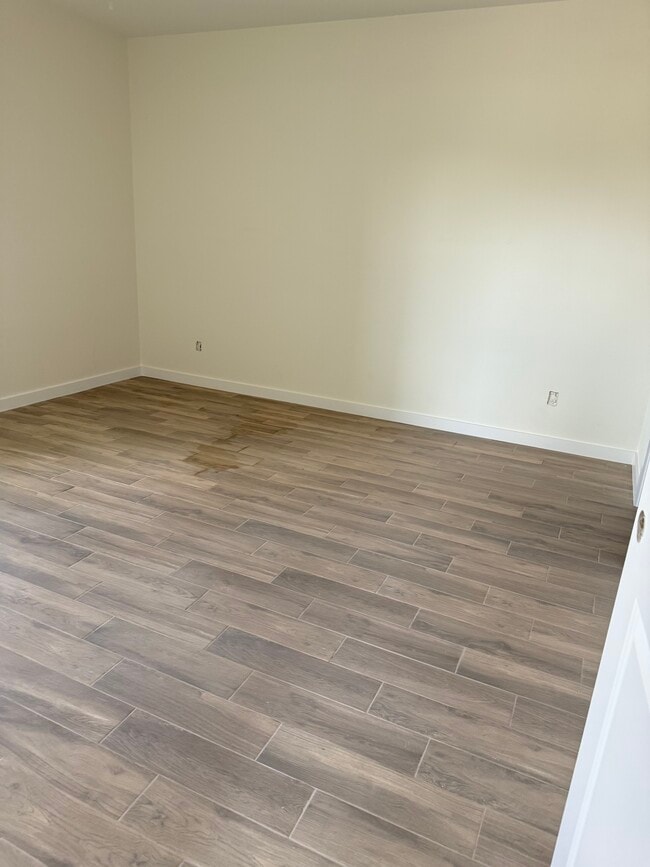 Photo - 382 Private Rd Unit Duplex