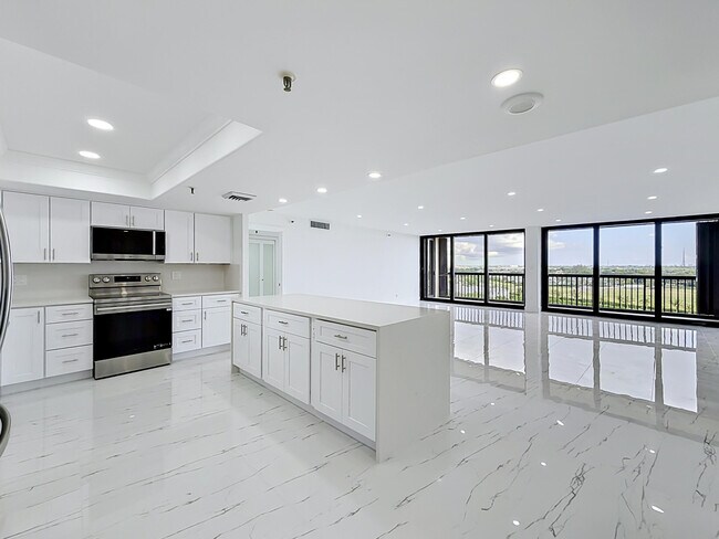 Photo - 2480 Presidential Way Unidad 902
