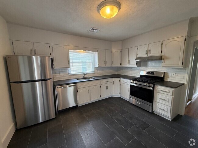Building Photo - 13-15-15 Beechwood Ave Unit 2 Rental