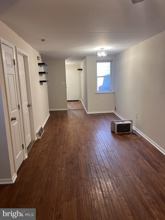 Photo - 2079 E Hagert St