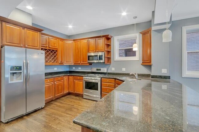 Photo - 2417 W Fillmore St