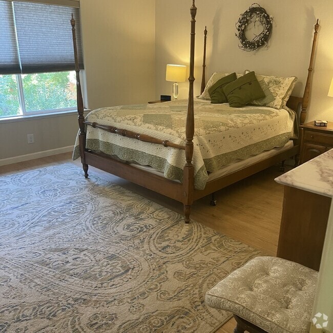 Building Photo - Comfortable Contemporary Furnished home
