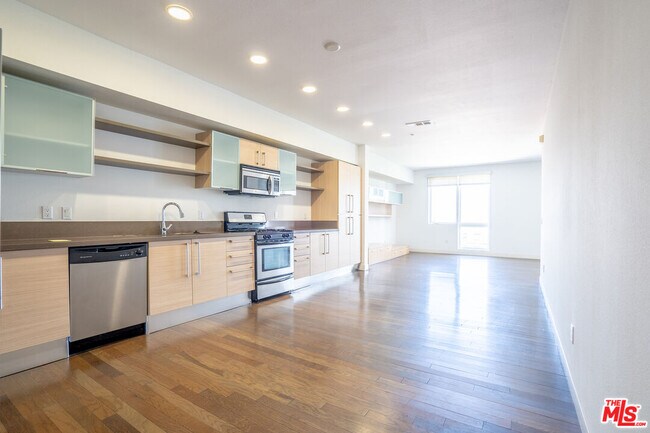 Building Photo - 1234 Wilshire Blvd Unit 413 Rental