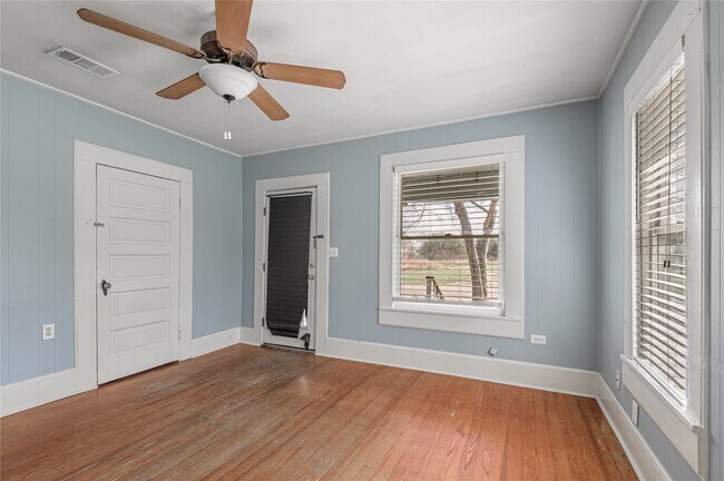 Photo - 254 S Railroad St