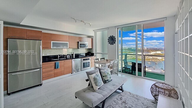 Building Photo - 253 NE 2nd St Unit 3305