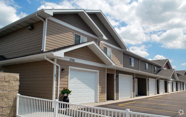 Building Photo - Benson Village Townhomes