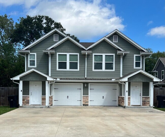 Photo - 208 5th St Townhome