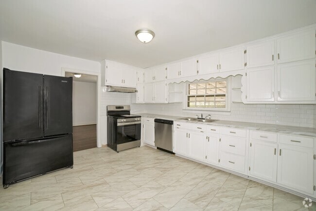 Building Photo - 305 Hickory Ave SW Rental
