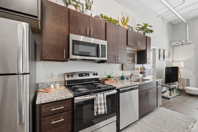 2BR, 2BA - 799SF - Kitchen