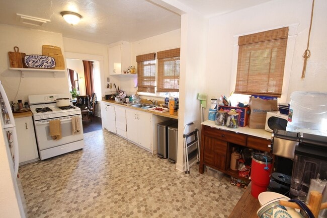 Photo - 202 F St