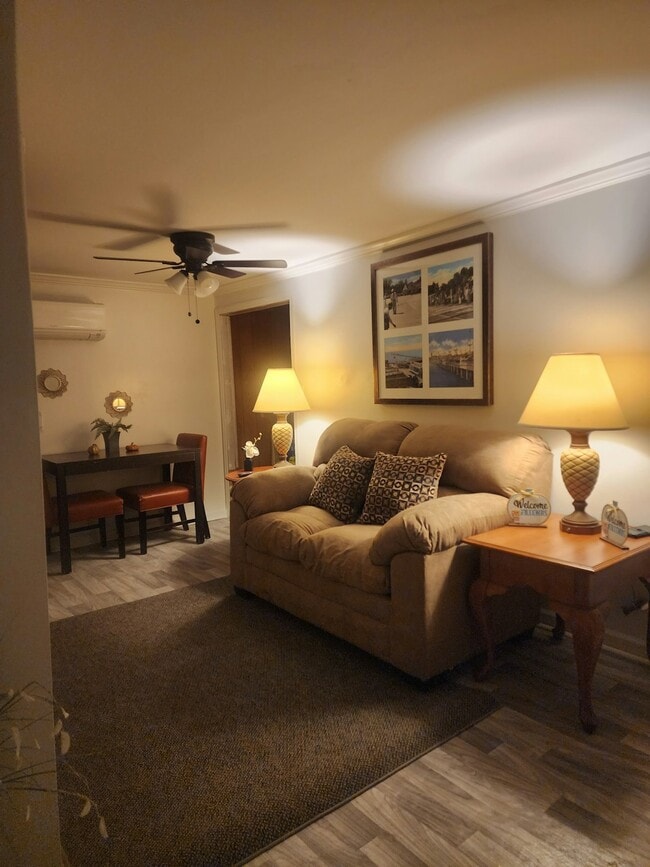 Photo - 1360 Ellis Rd Unit Carriage Room 1 A