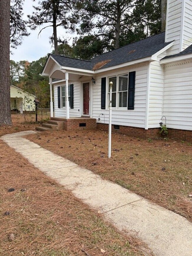 Photo - 107 Clairmont Rd NE