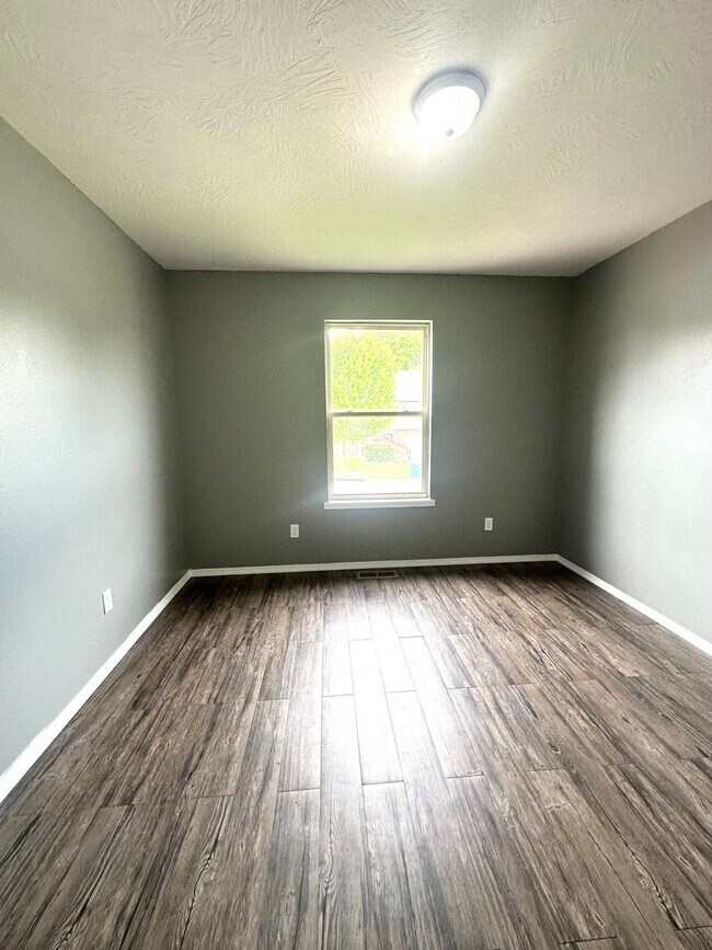 Photo - Comfortable 3 Bed Duplex in Convenient Ozark Location