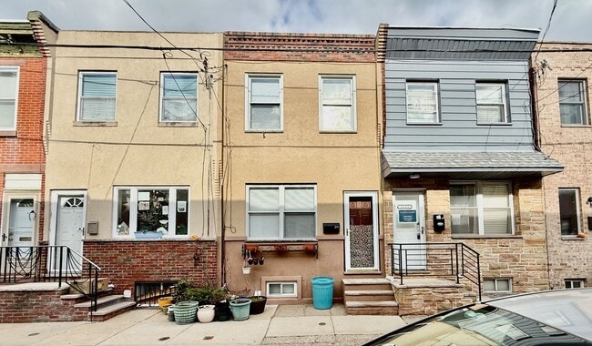 Building Photo - Recently UPDATED 3 BD/1 BA HOUSE in great East Passyunk/LOMO location w/ new Engineered Wood Floo...