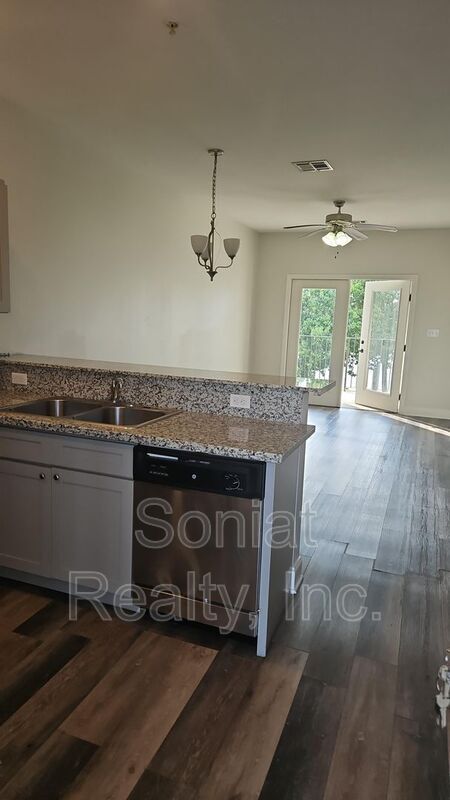 Photo - 4504 Pontchartrain Dr Unit 1-C