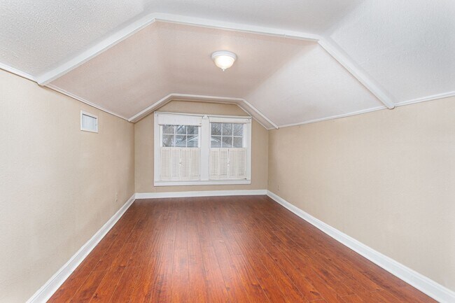 Photo - Spacious 4 Bed / 2 Bath Home with Garage & Fenced Backyard in Central Temple