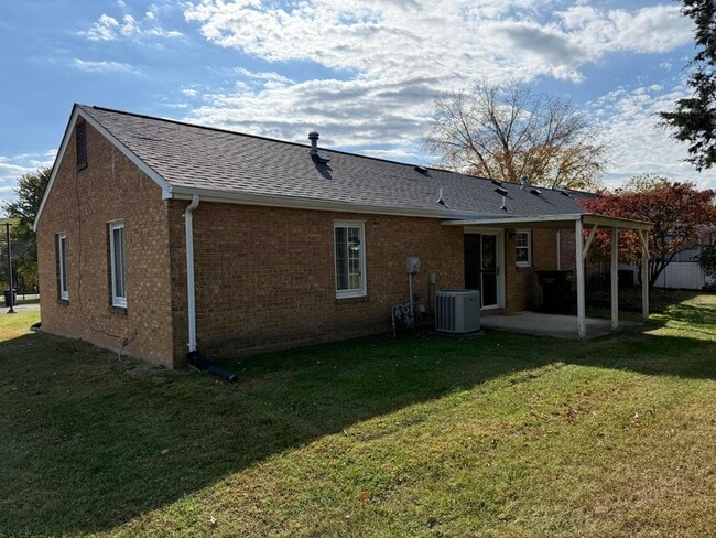 Photo - 1101 Lakeview Pl