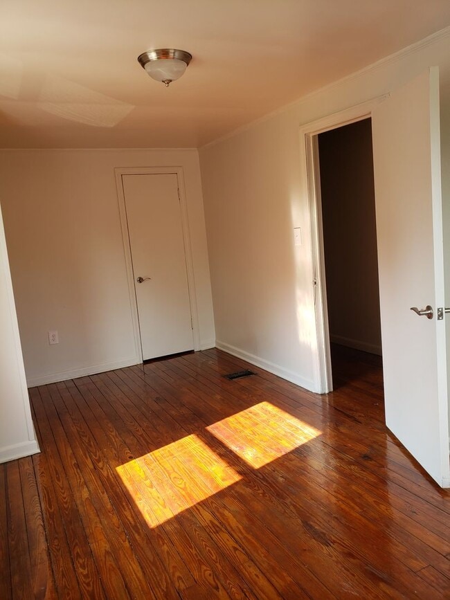 Photo - Robb Ave W 221-225 Unit 225 W Robb Ave "MET Accepted"