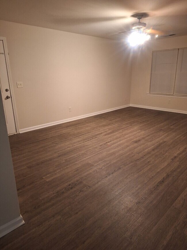 Photo - 1006 Stonehaven Cir Apartments Unit 1006