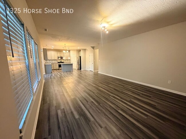 Photo - 1325 Horse Shoe Bnd