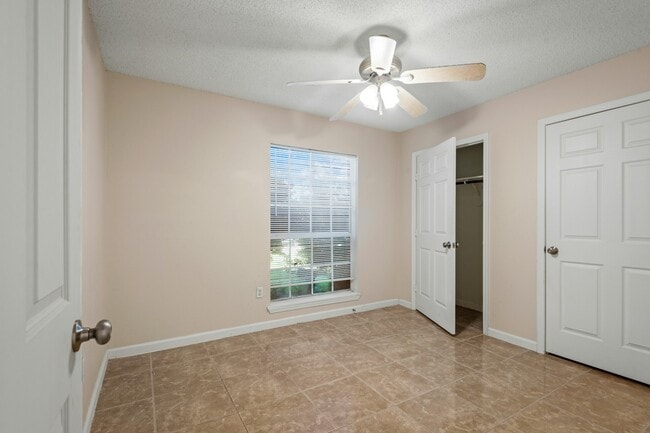 Photo - 2205 Greenwood Dr