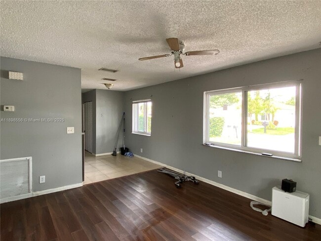 Photo - 6132 SW 39th St Unit Front