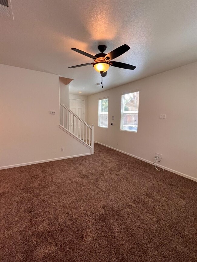 Photo - 1504 Mosaic Way