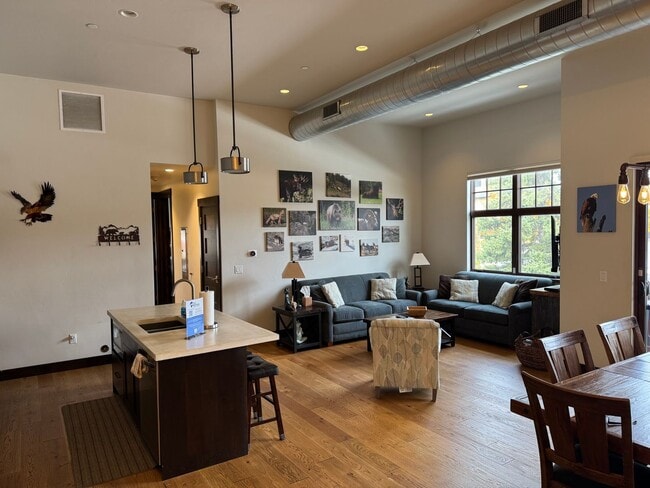 Photo - Fully Furnished Luxury 2 Bedroom / 2 Bath ... Unidad 204