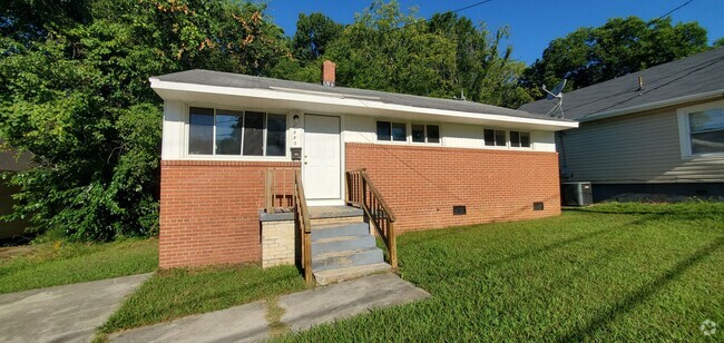 Building Photo - 3 Bedroom 1 Bathroom House