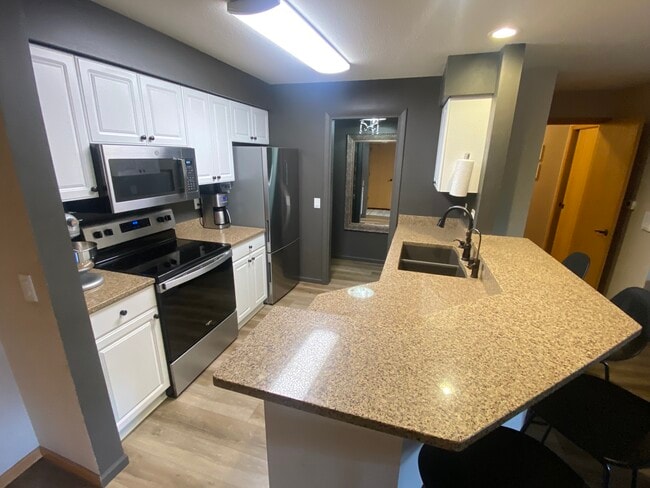Building Photo - 8530 Greenway Blvd Unit Bella Casa-Greenway Blvd