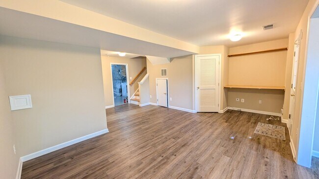 Photo - 211 Shirley Square SE