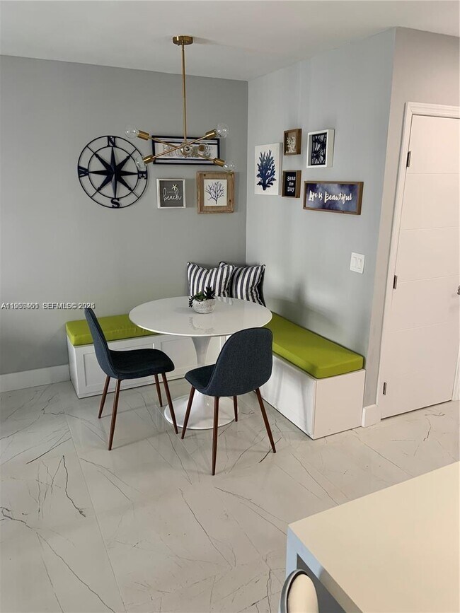 Photo - 2900 Banyan St Unidad 305