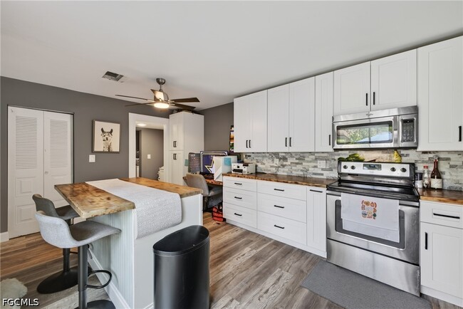 5240 Cedarbend Dr