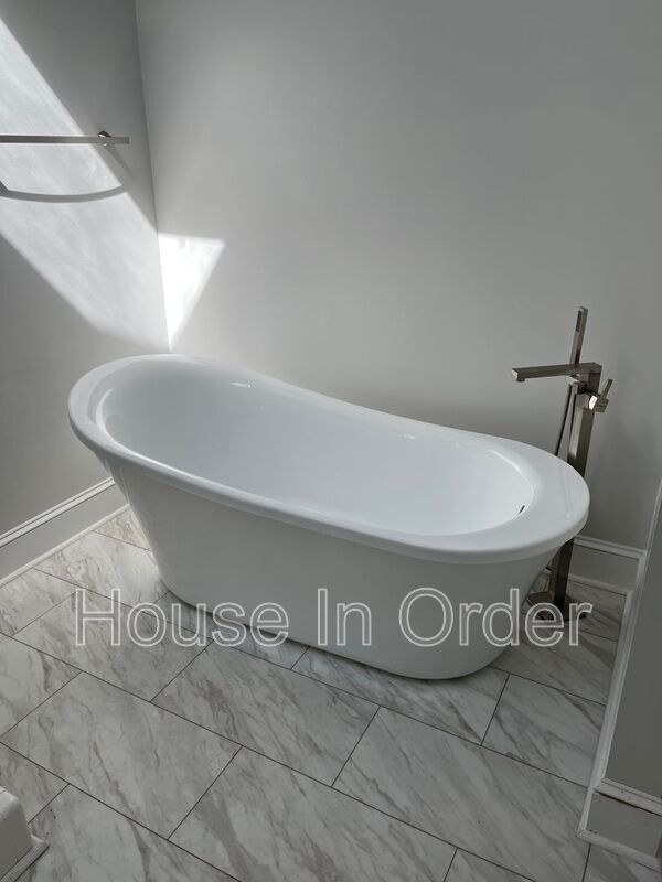 Photo - 127 W Chestnut St