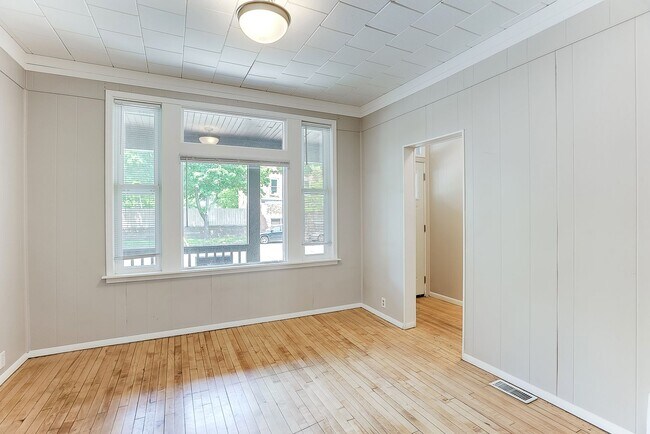 Entrance, living room - 1224 7th St W