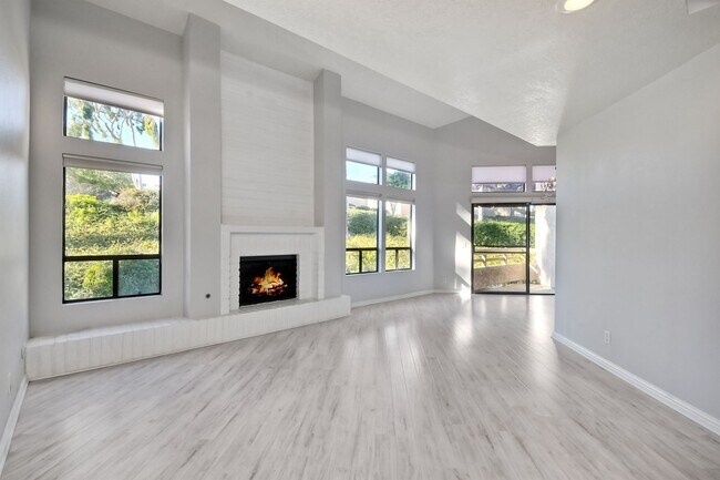 Photo - 1951 Swallow Ln