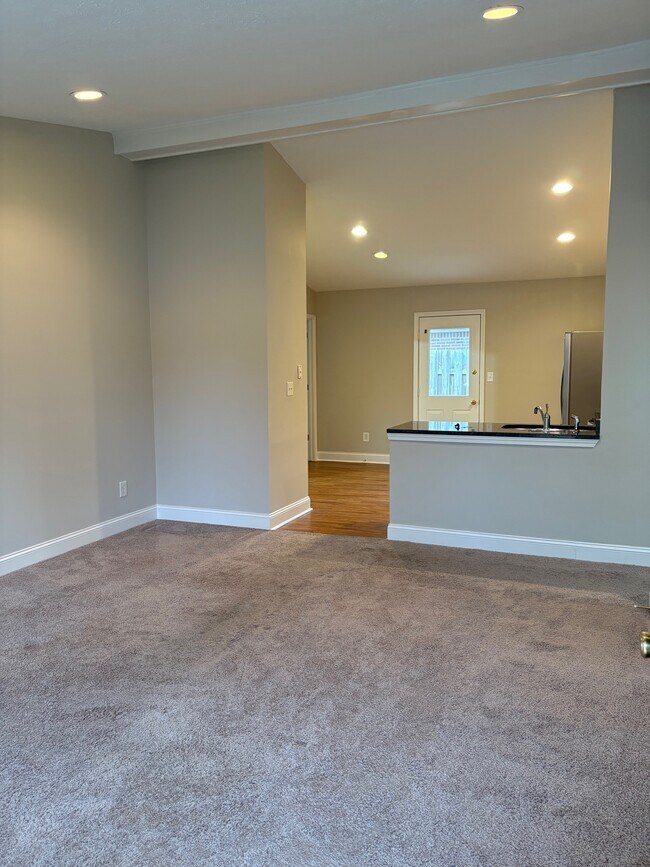 Photo - 1107 E 105th St