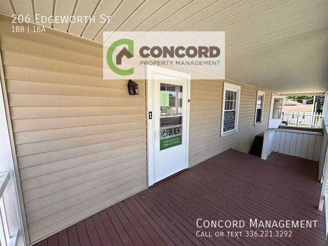 Photo - 206 Edgeworth St