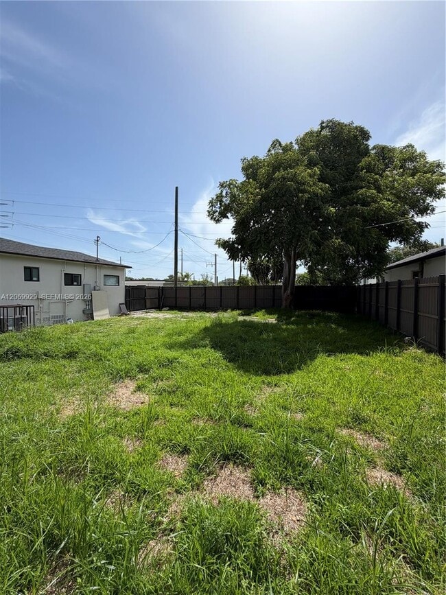 Photo - 107 W Pembroke Rd