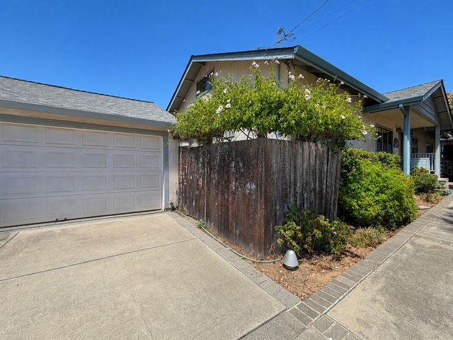 Photo - 1220 Deer Rd