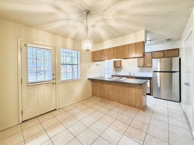 Photo - 504 Campbell Ln