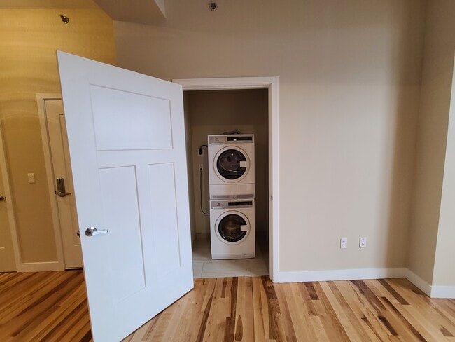 #305 Washer/Dryer
