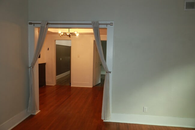 Photo - 301 W Clay St