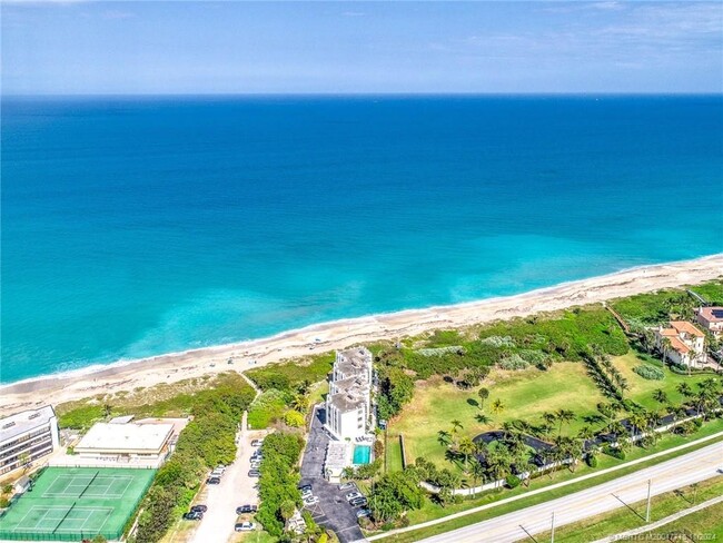 Building Photo - 1289 NE Ocean Blvd Unit 6 Rental