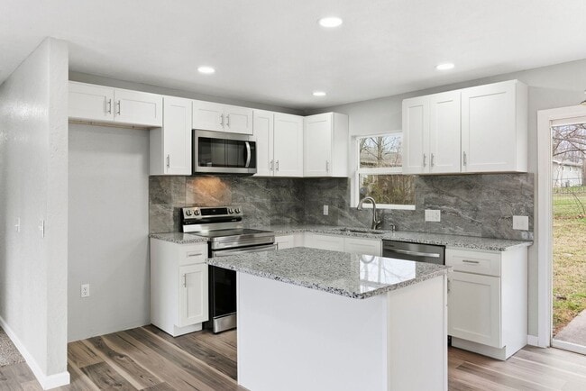 Photo - Newly Remodeled | 4 Bedroom | 3 Bathroom | 2 Ensuite's | Nixa, MO School District!